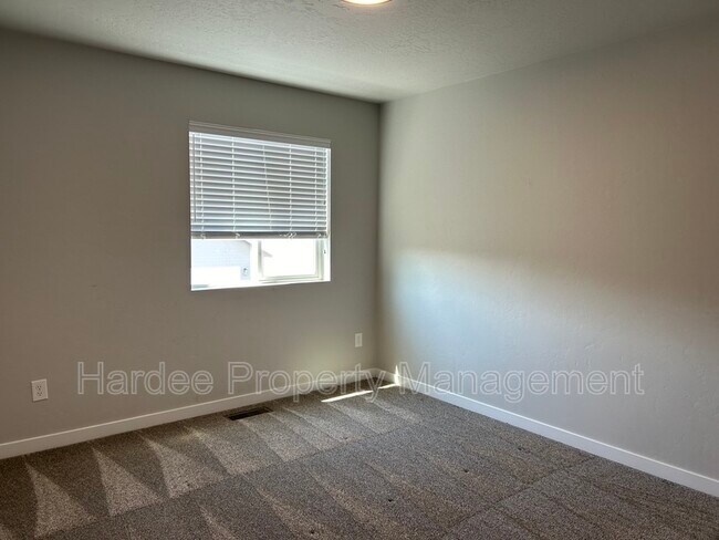Building Photo - 4987 W Avilla Dr