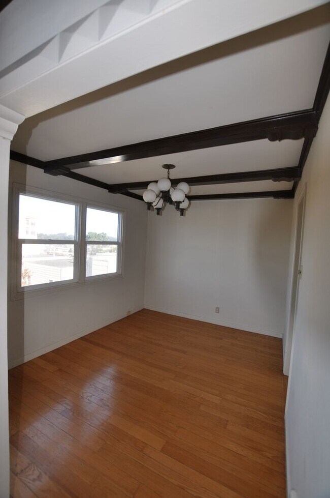 Building Photo - 1026 Kirkham St