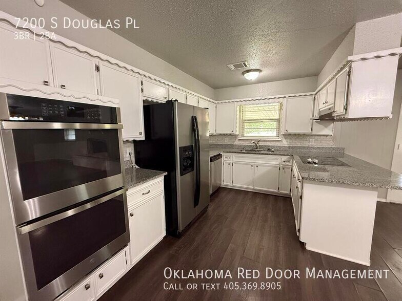 Building Photo - 7200 S Douglas Pl