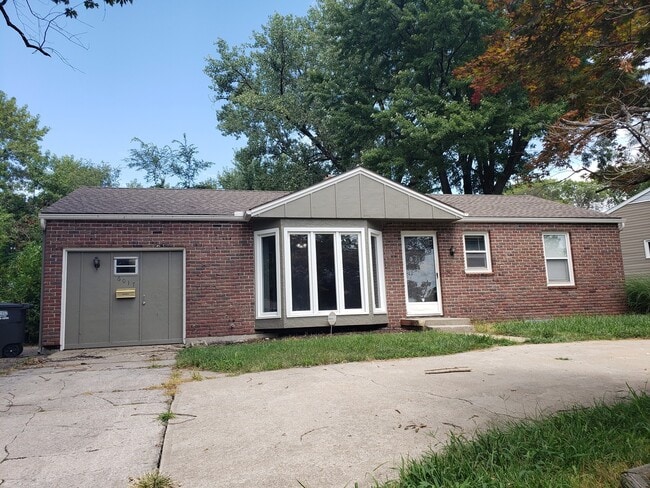Building Photo - Remodeled Raytown Home-Available NOW!!