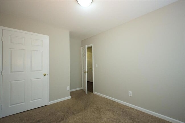 Building Photo - 501 Pine Park St
