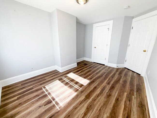 Building Photo - Elegant 3-Bedroom Home with Designer Finishes & Private Backyard!