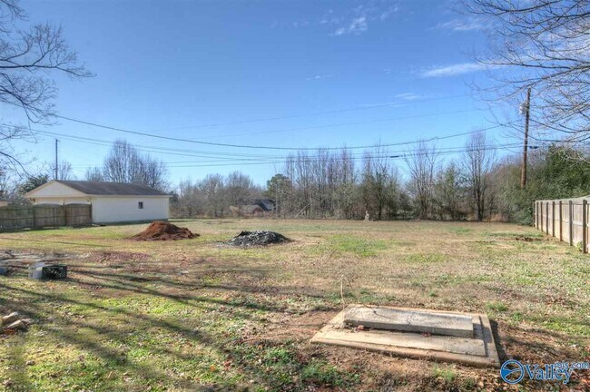 Building Photo - 15651 Eastep Rd