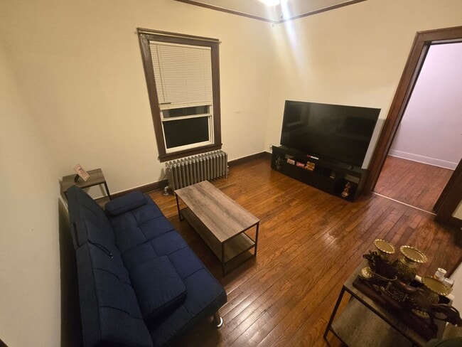 Building Photo - 1014 E Prairie Ave