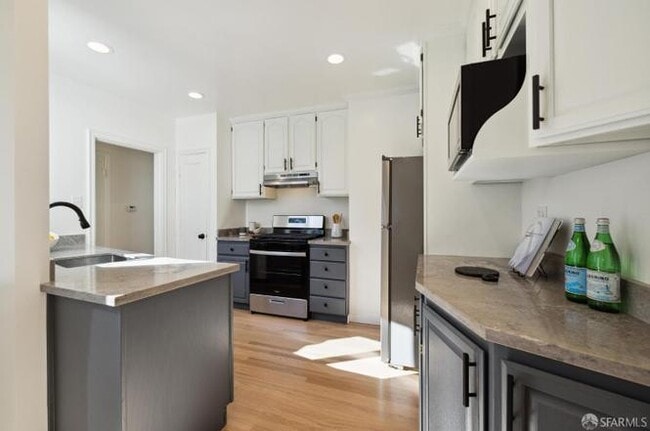 Building Photo - 1831 22nd Ave