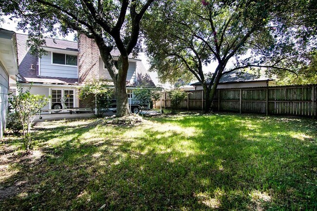 Building Photo - 505 Heathgate Dr