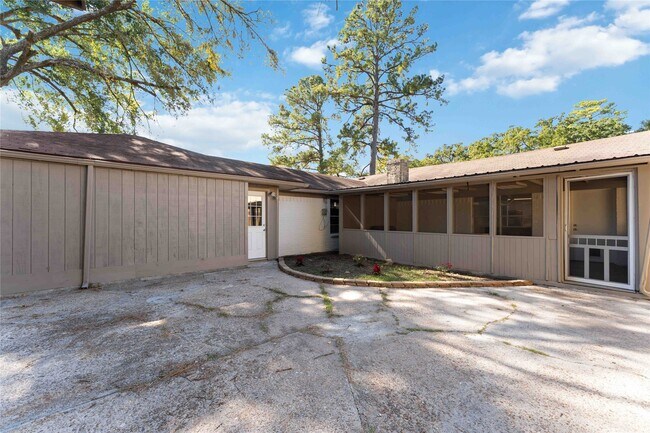 Building Photo - 23122 Whispering Willow Dr