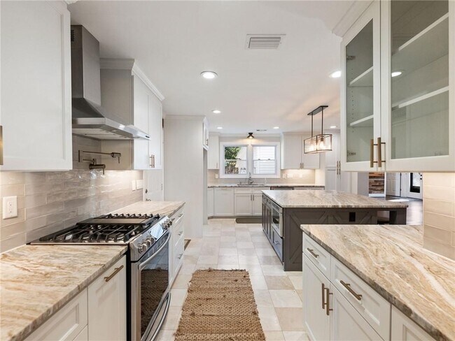 Building Photo - 3965 Hamilton View Way NE