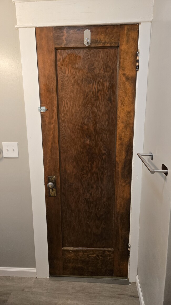 Bathroom door - 414 Taunton Pl