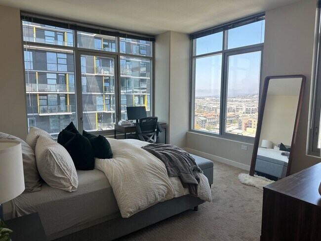 Building Photo - 1 Bedroom on the 16th Floor at Acqua Vista...