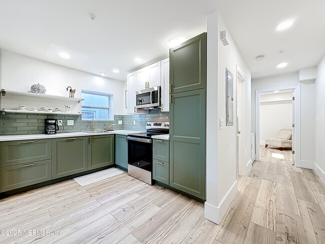 Building Photo - 912 St Johns Ave