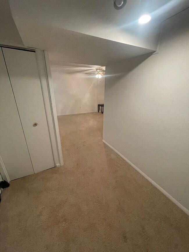 Building Photo - 7964 Covington Ave