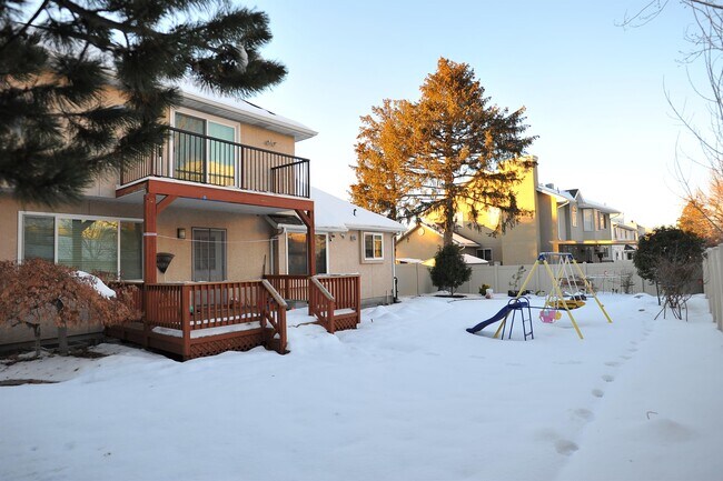 Building Photo - 6943 Hollow Ridge Rd