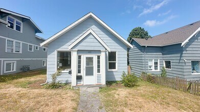 Building Photo - Classic 5bdrm/1.5 bath High St house with ...