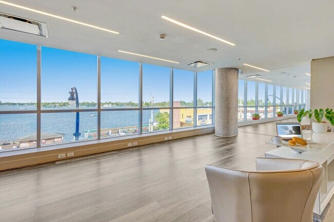 Building Photo - 111 N Ocean Dr