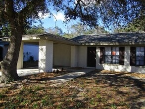 Building Photo - 1704 Ridgewood Ln