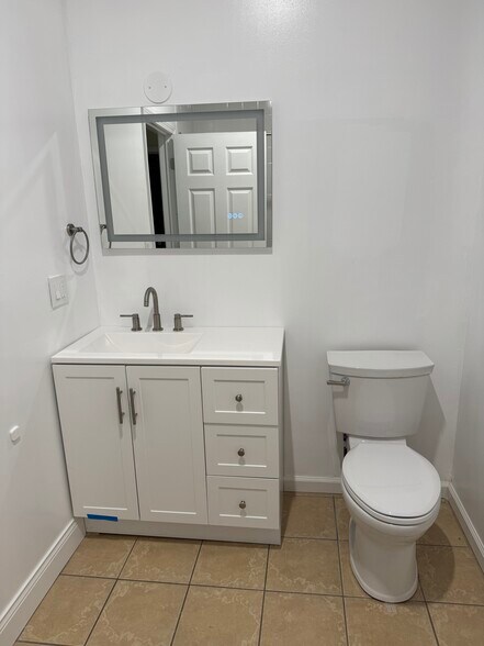 Building Photo - 645 N Avers Ave