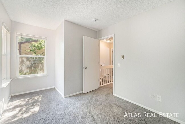 Building Photo - 347 Colony Pl