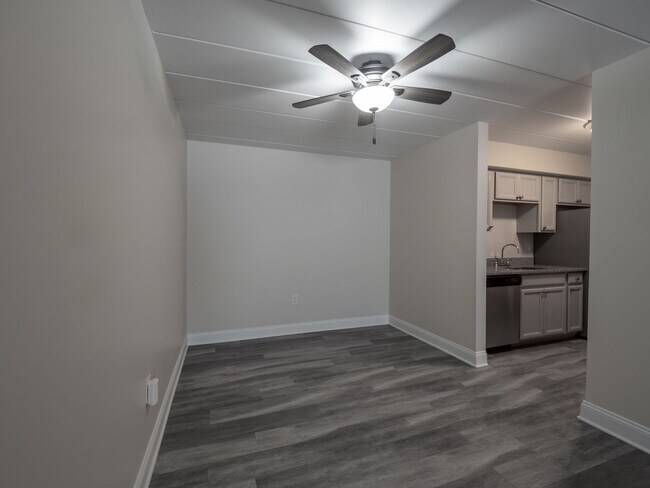 Building Photo - 700 Lee Dr