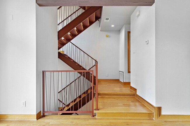 Building Photo - 1414 Rosewood St