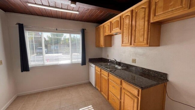 Building Photo - Pleasant HIll, Beautiful 3 bedroom 1 bath ...