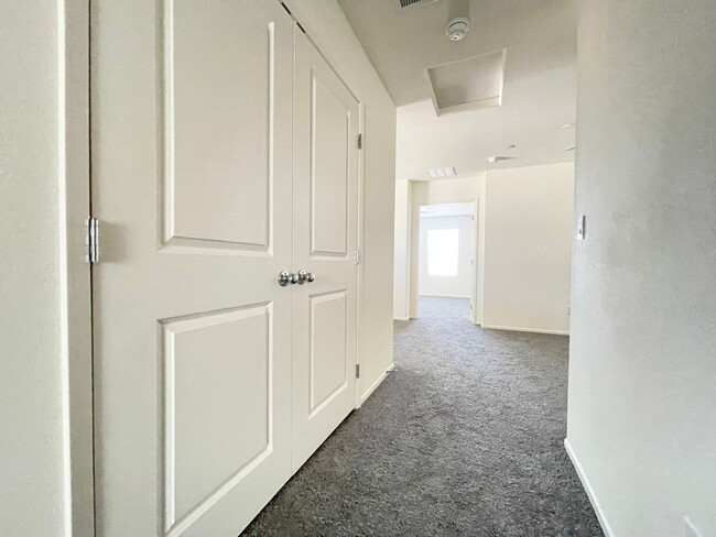 Building Photo - Cozy Newly Build 3 Bed & 2-1/2 Bath Townhome