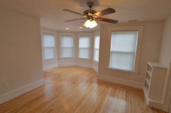 Building Photo - 72 Grampian Way