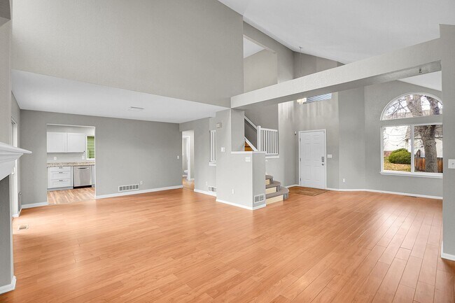 Building Photo - 5 bedroom, 3 1/2 bath home with attached 2 car garage