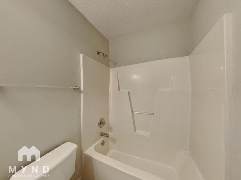 Building Photo - 2036 Ballston Pl