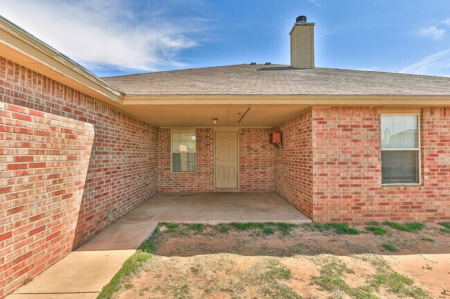 Building Photo - 3 bedroom 3 Bath House plus office