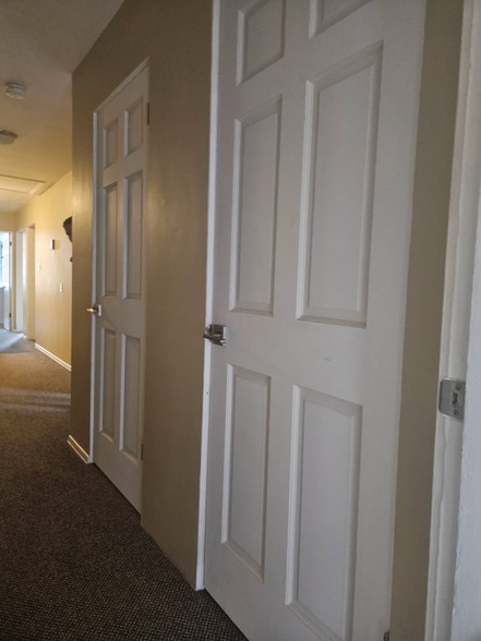 Building Photo - 325 W Main St