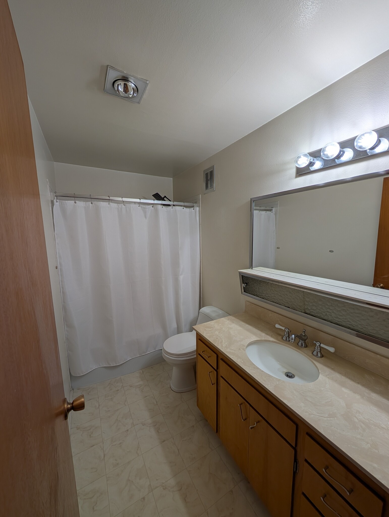 Building Photo - 250 Beach Pl