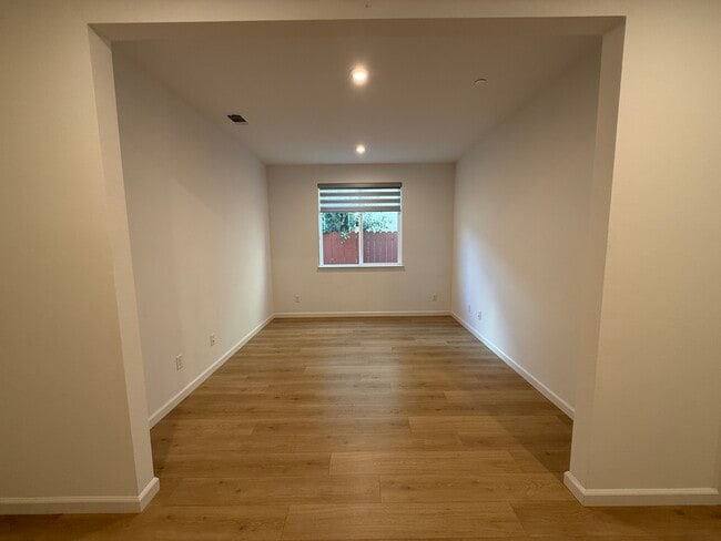 Building Photo - 1580 Blue Moon Ln