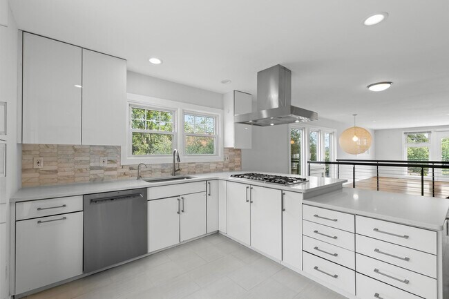 Building Photo - 6 Grand Cove Way