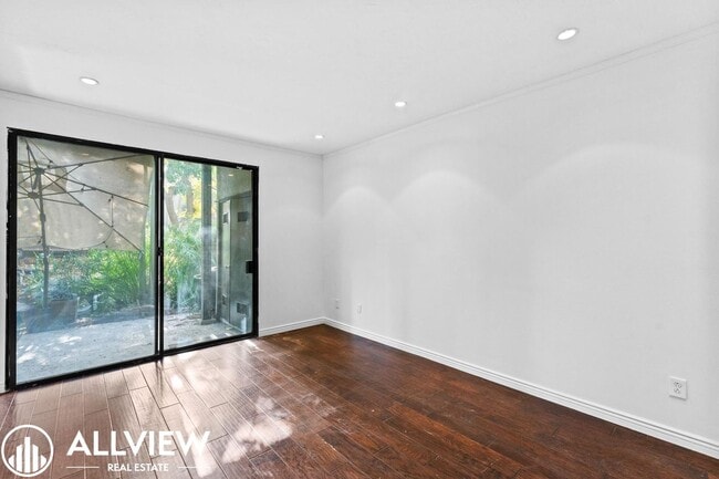 Building Photo - Beautifully Renovated 2-Bed, 2-Bath Home in a Gated Community!