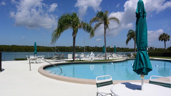 Building Photo - 275 S Beach Rd