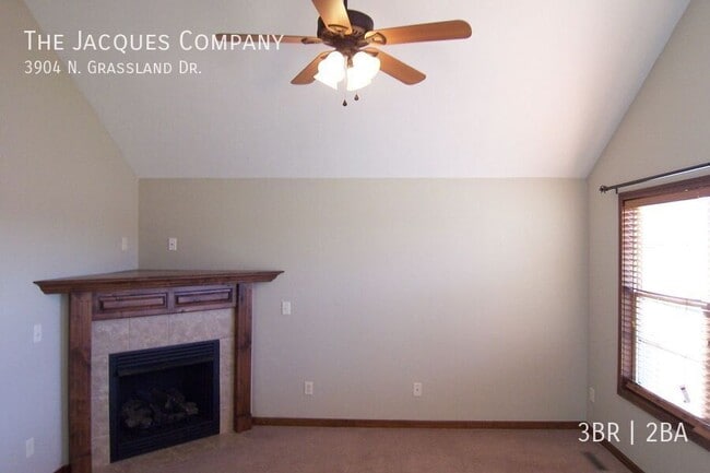 Building Photo - 3904 N Grassland Dr