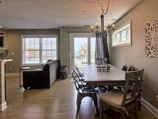 Building Photo - Lovely Condo Available Early September 2024