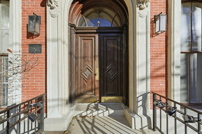 Building Photo - 174 Grand St