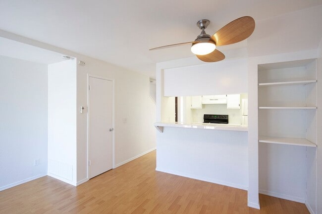 Building Photo - 2br/1.5ba Townhouse in North Park with Washer and Dryer, A/C, and Parking!