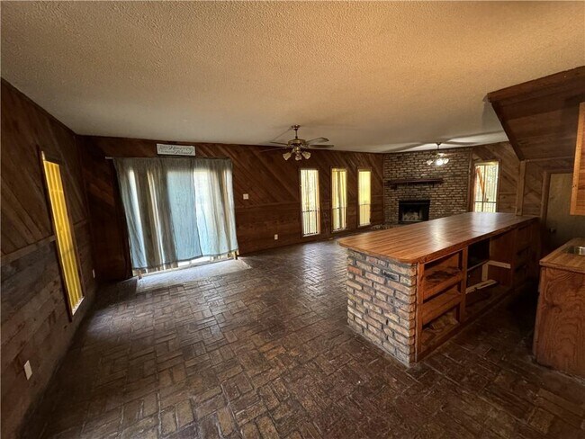 Building Photo - 7445 Bowers Ln