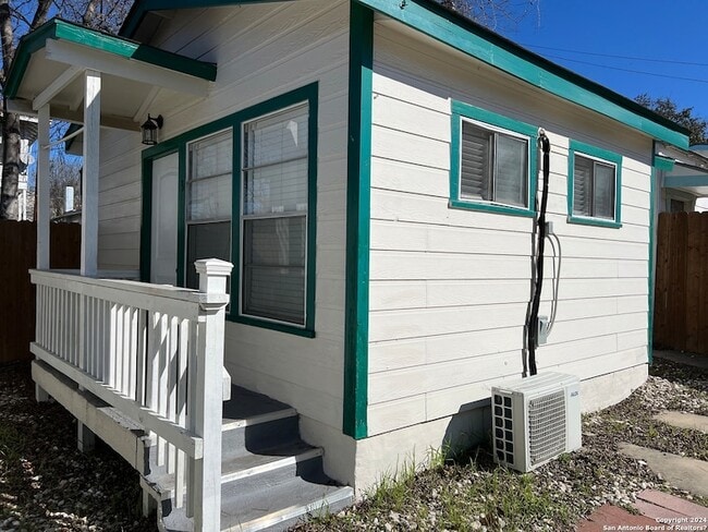 Building Photo - 825 W Russell Pl