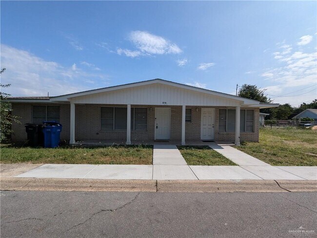 Primary Photo - 19 Briarwood Dr