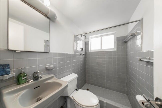 Building Photo - 3140 Calle Largo Dr