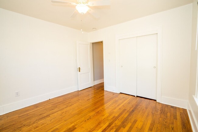Building Photo - Updated 2 Bed, 1.5 Bath in Tulsa!