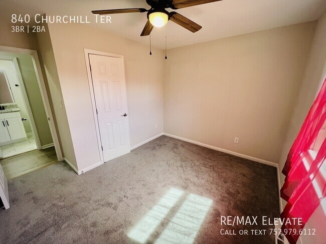 Building Photo - 840 Churchill Terrace