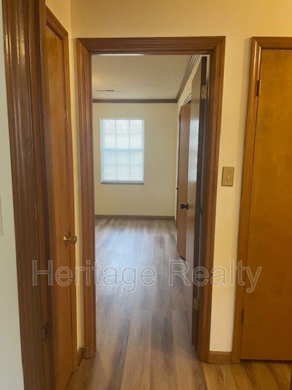 Building Photo - 810 Highland Dr