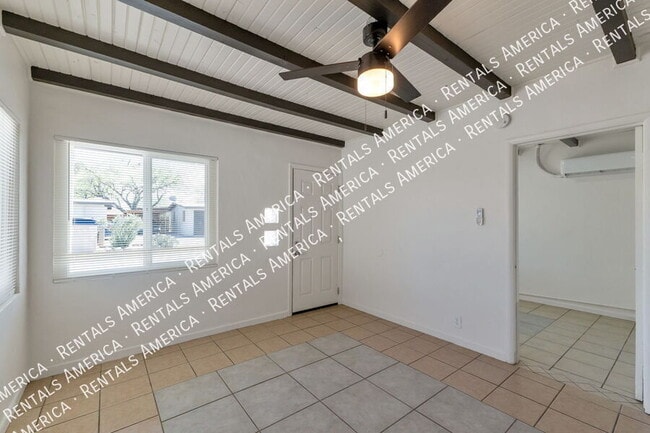 Building Photo - 3050 N Sparkman Blvd