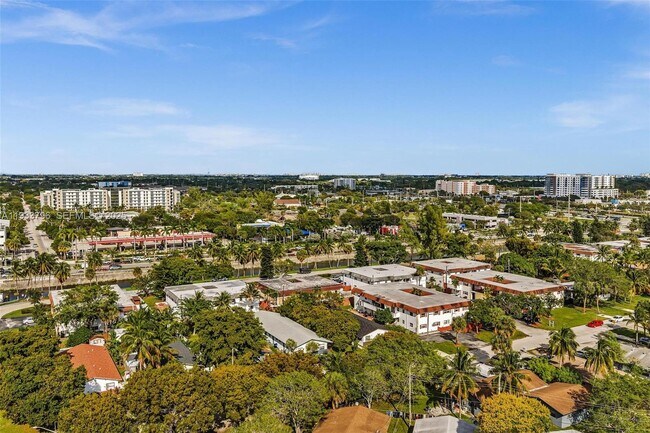 Building Photo - 329 SW 1st Ct