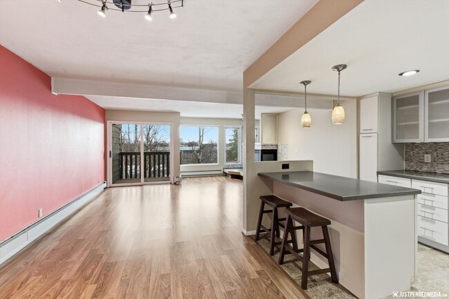 Building Photo - Downtown Living